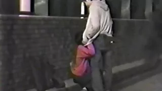 Ставање во устата и свршувањето на Blonde
