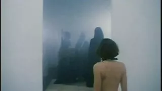 Млада девојка го лиже курот
