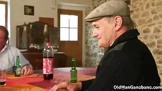 Заглавен во устата на неговата сопруга