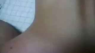 Маж става во задникот на напалени жени