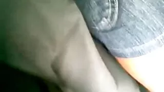 Напалената зрела ќерка и се заеба во скутот
