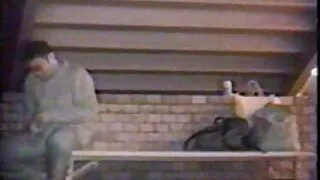 Истегнување на нозете на девојката