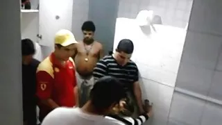 Силно ѝ цицаше и сврши во капата
